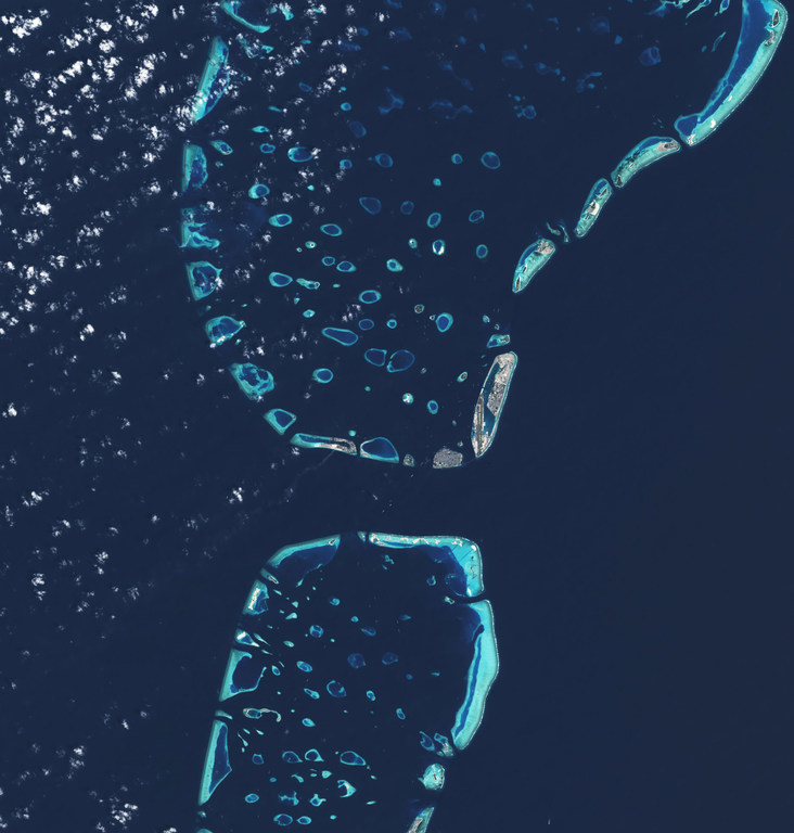 The Maldives archipelago - images from the NASA Earth Observatory 