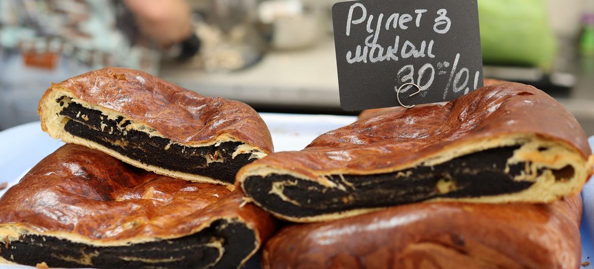 The best-selling poppy seed roll, a special family recipe.