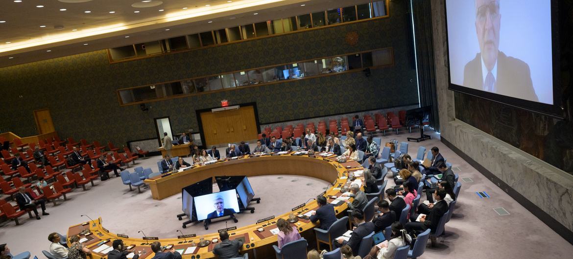 ASG Miroslav Jenča (on screen) briefs the Security Council meeting on the maintenance of peace and security of Ukraine.