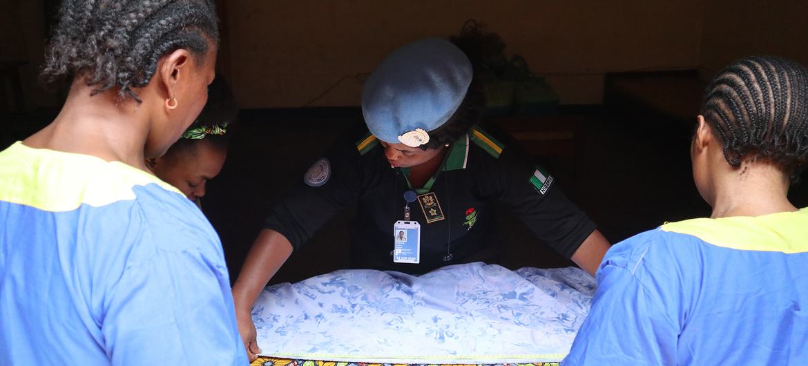 Olukemi Ibikunle (center) organizes a tailoring workshop to support the reintegration of female detainees in eastern Democratic Republic of the Congo (DRC).
