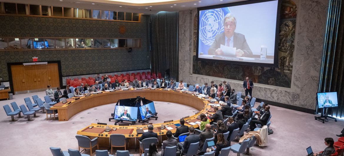 A wide view of the Security Council as Secretary-General António Guterres (on screen) addresses members.