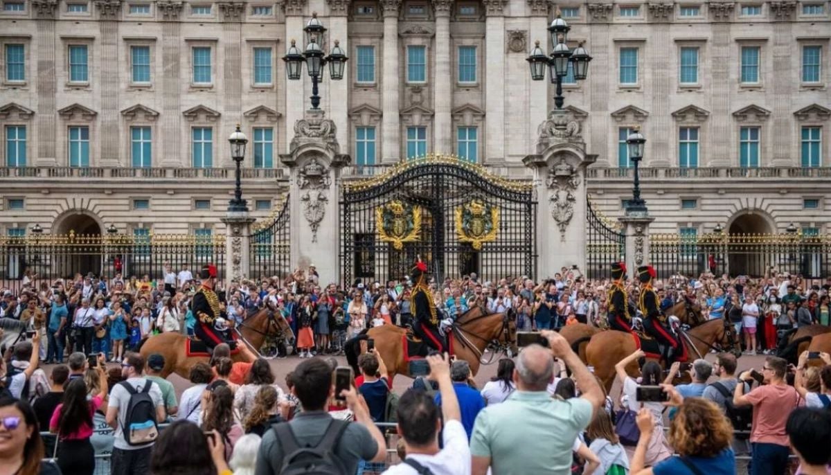 UK government officials has planned to impose a tourist levy on visitors staying overnight in London