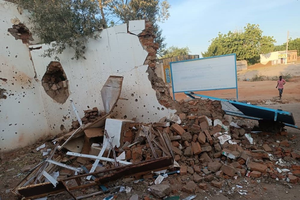 Looting and destruction forced the clinic to cease operations, with health-care staff instead delivering services straight to women and girls at their homes, where the security situation allowed. 